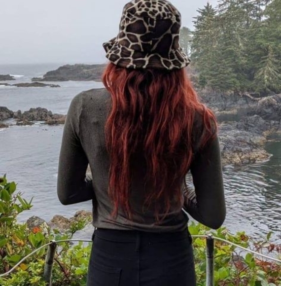 Meet your Posher, Nicole - Picture 1 of 1